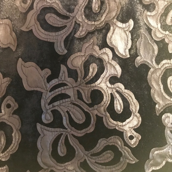 Black short skirt - Picture 2 of 4